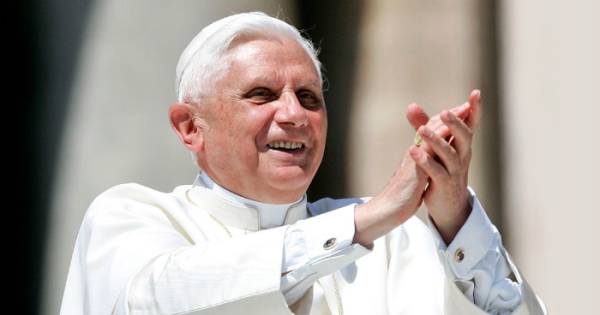 Em celebração no Vaticano, Papa expressa gratidão a Bento XVI